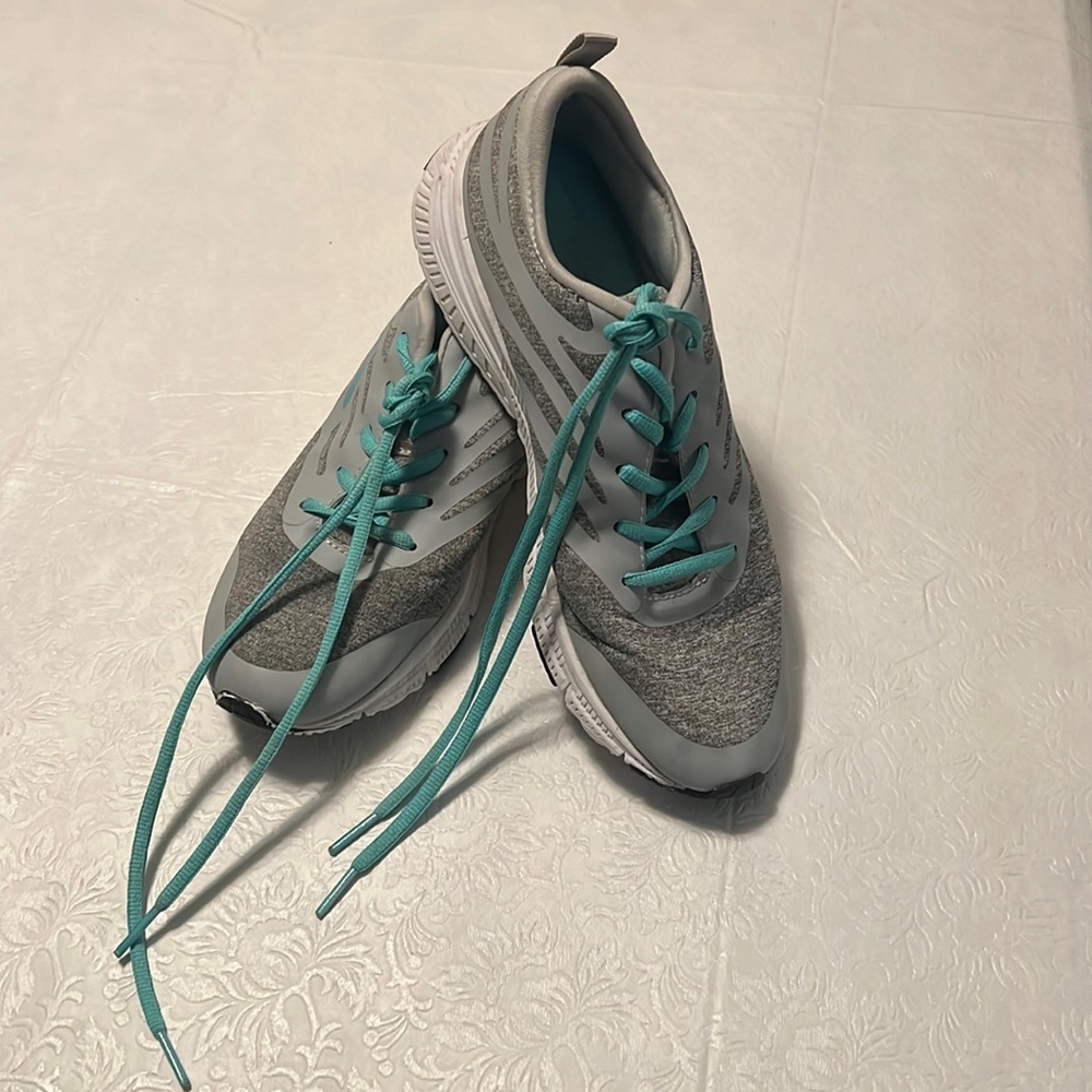LA Gear tennis shoes size 8.5